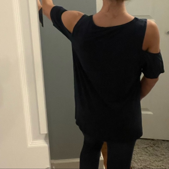 Ecru Navy Cold Shoulder Short Sleeve Top - Picture 4 of 6